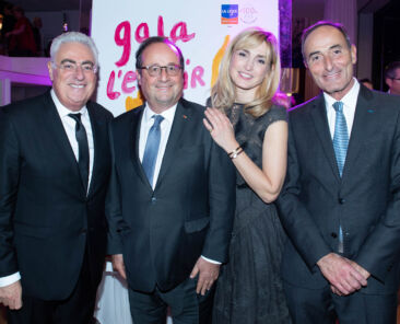 Jean-Michel Aubrun, François Hollande, Julie Gayet et Hervé Michel-Dansac
Crédit photo : Cyril Bailleul